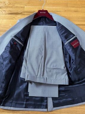 Gucci Double Breasted Wool Suit 2
Men's 46R • New/Never Worn. Limited Edition🎉
